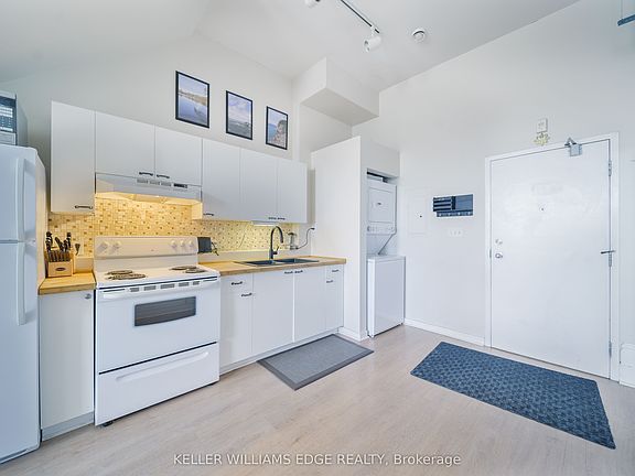 5th image of 123 Broadway Ave #E
