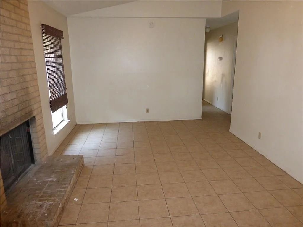 2 bed, 2.0 bath, 925 sqft, $1,645 — Photo 4
