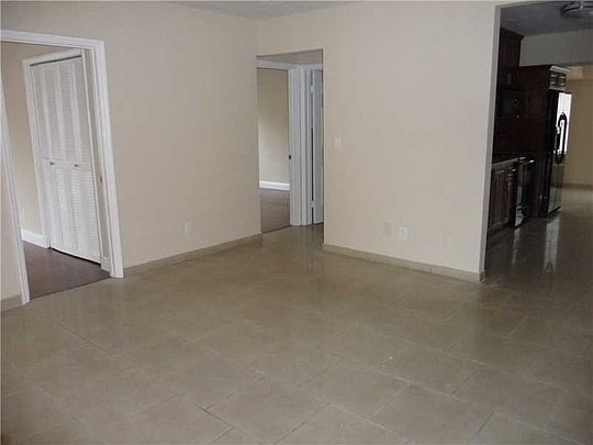2nd image of 192 SE 10th Ct