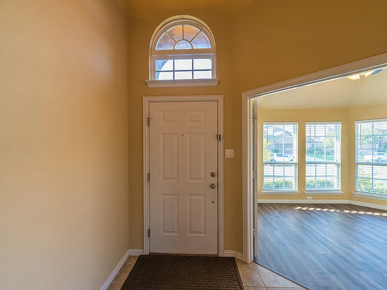 918 Witherby Ln — Photo 3