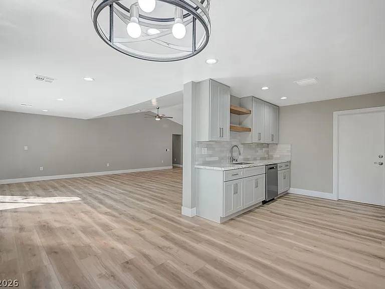 8753 Sundial Dr — Photo 3