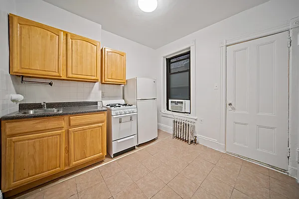 Rented by Bond New York | media 3