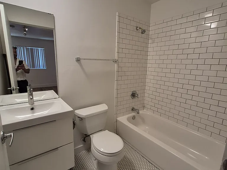 252 S Avenue 18 #1 — Photo 10