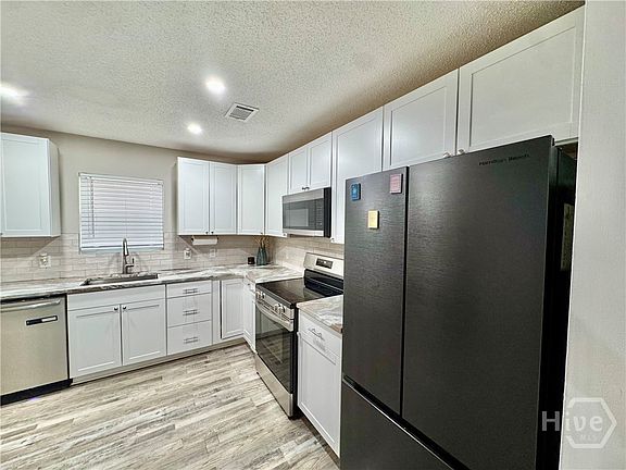 2nd image of 271 Thomas Circle