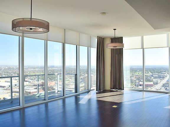 2nd image of 600 E Market St