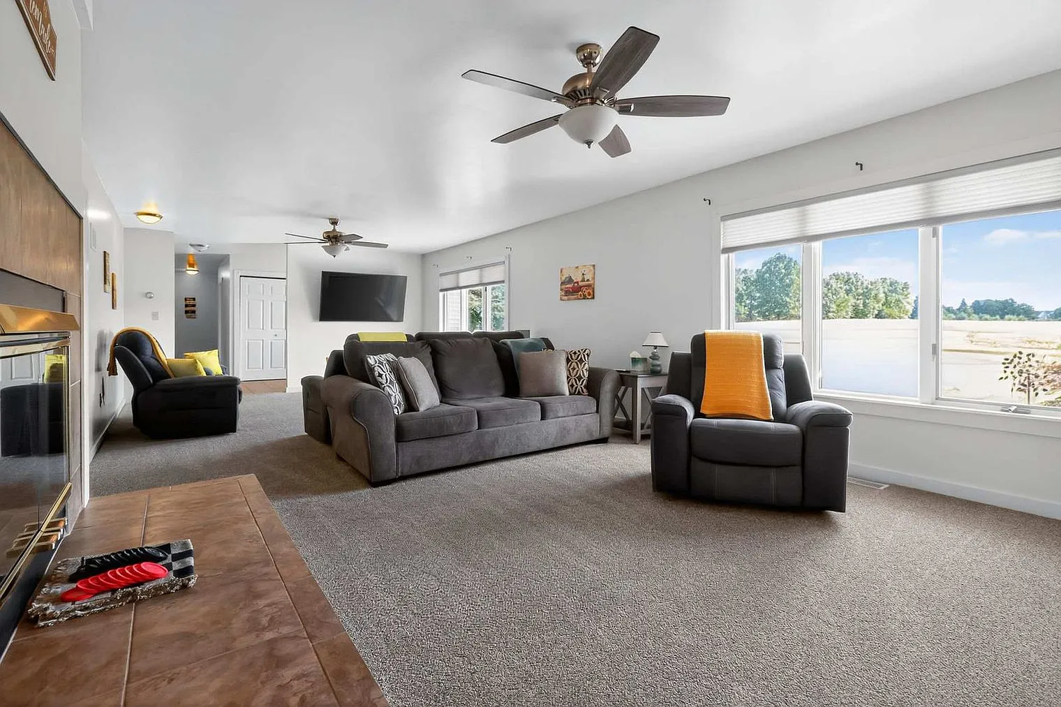 4 bed, 4.0 bath, 3939 sqft, $7,277 — Photo 1