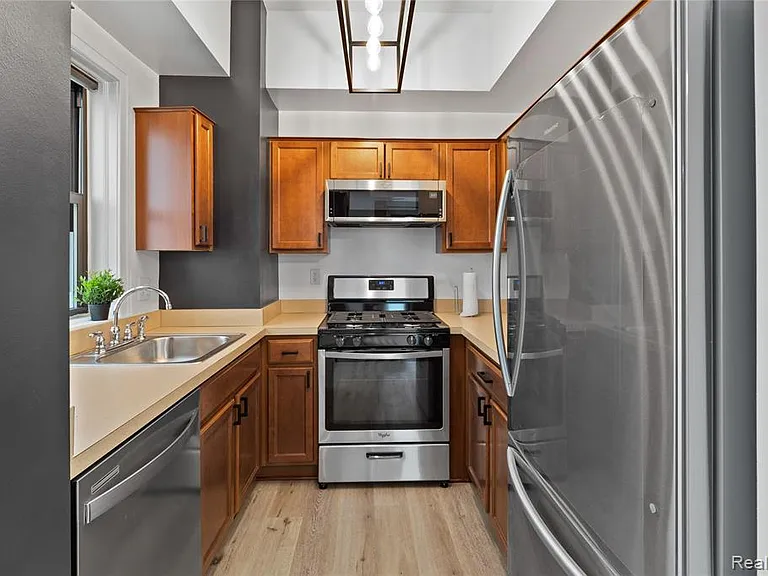2900 E Jefferson Ave #D702 — Photo 11