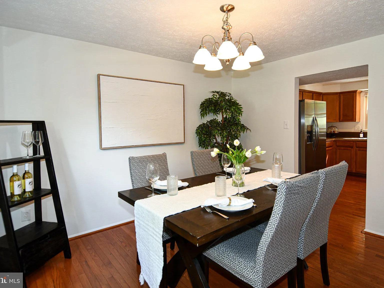 3 bed, 2.5 bath, 1664 sqft, $3,499 — Photo 3