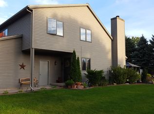 67 Stonehaven Dr, Sun Prairie, WI 53590