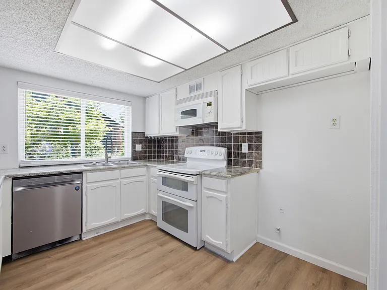 2813 Countess Dr — Photo 7