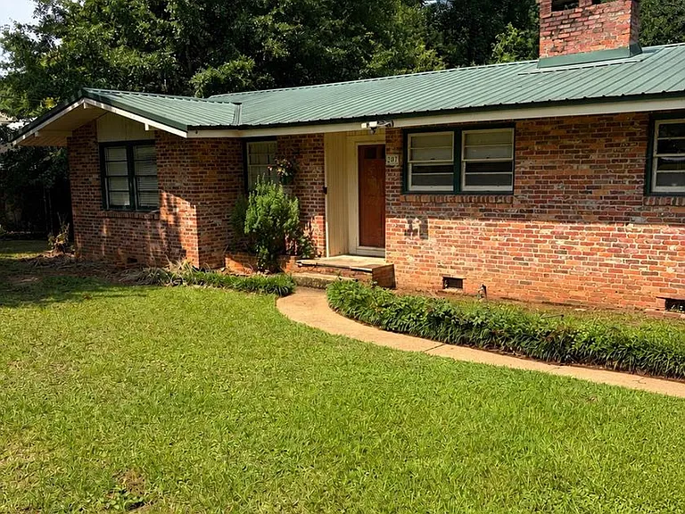 207 S Franklin Dr — Photo 1