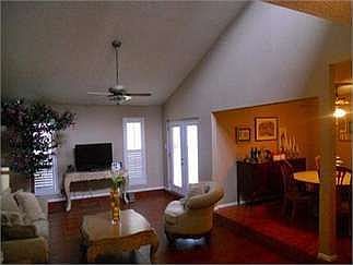 2nd image of 905 Carrol Dr
