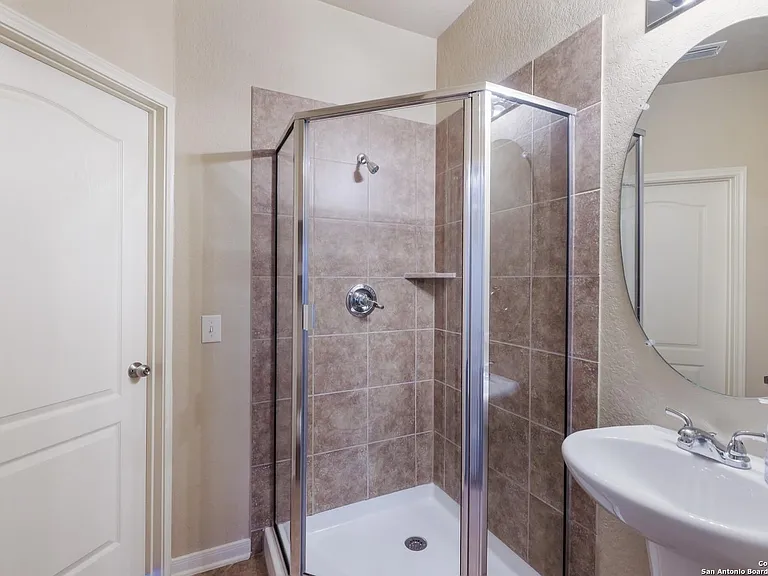 105 Fischer Dr — Photo 15
