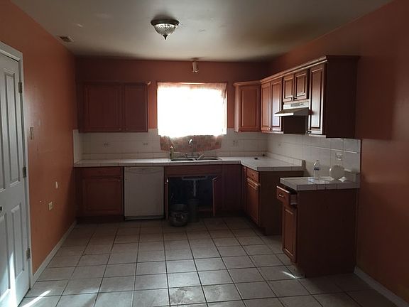 4th image of 566 Elwood Ave