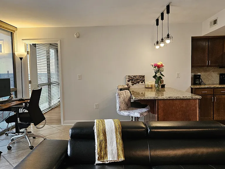 600 E Admiral Blvd #1003 — Photo 6