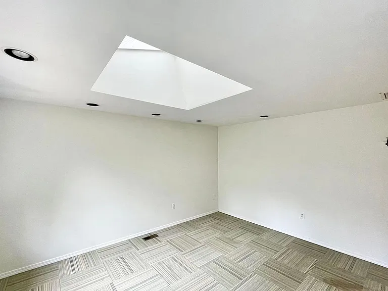 13807 NE 76th St — Photo 9