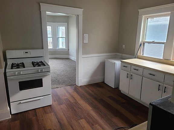 2nd image of 3006 E 130th St Unit 2