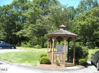 484 Pumpkin Hill Rd, Shelton, CT 06484