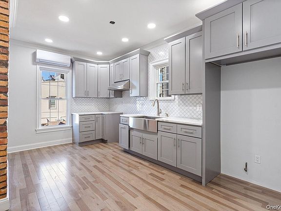 5th image of 46 Elton St