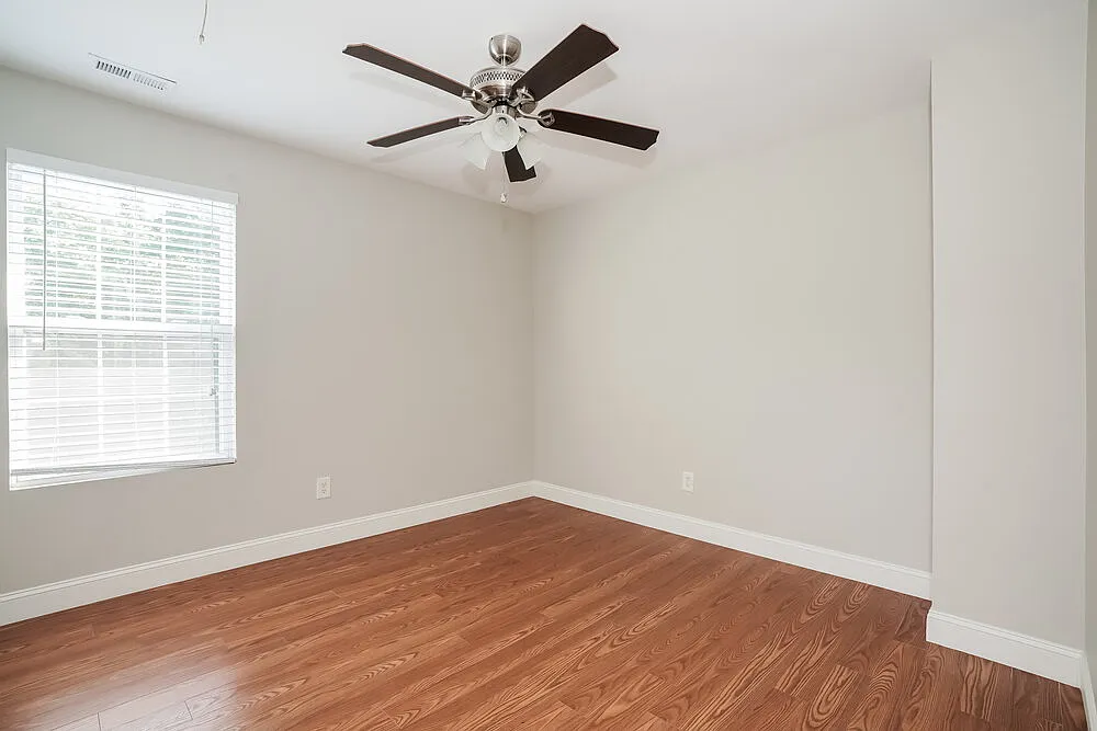 4 bed, 2.5 bath, 2072 sqft, $2,675 — Photo 4
