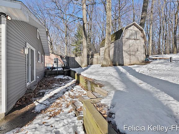 2nd image of 16950 Shawano Dr NE