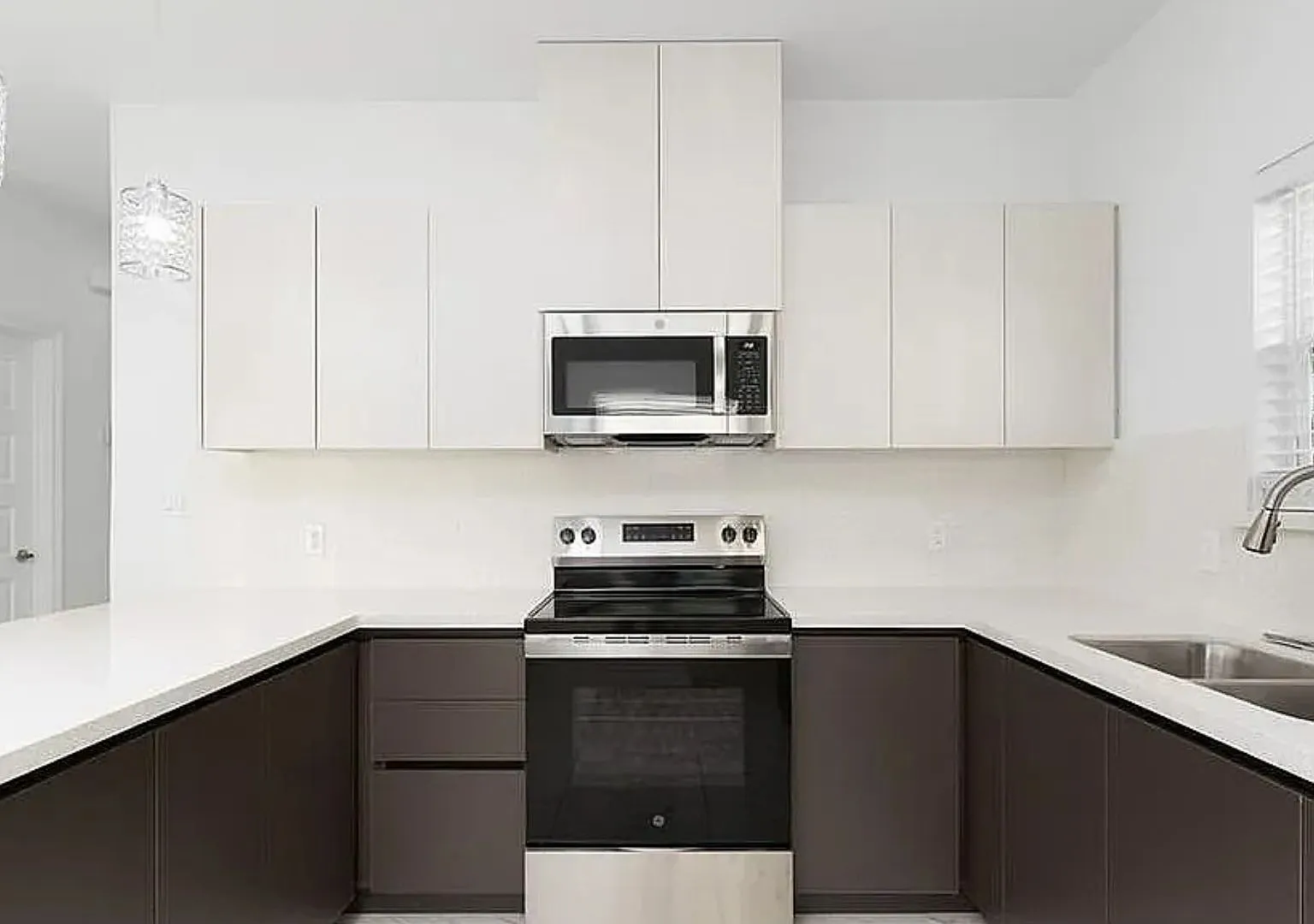 3 bed, 1075 sqft, $1,300 — Photo 2