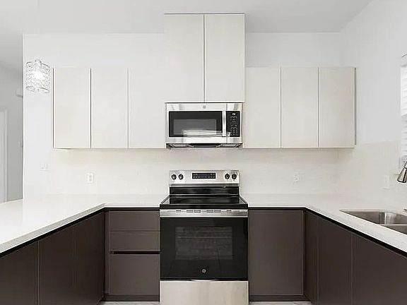 2nd image of 5800 Notre Dame Ave