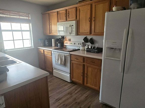 5th image of 700 Timberline St