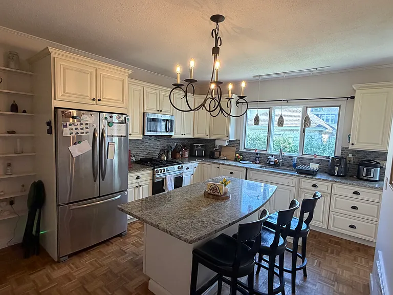 20 Greystone Park — Photo 4