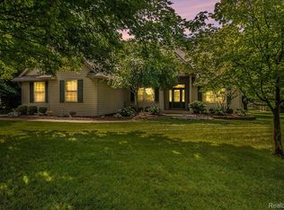 1951 Sundance Rdg, Howell, MI 48843