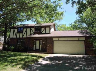 806 Briarwood Dr, Macomb, IL 61455