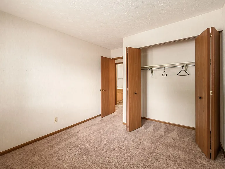 2404 Royal Meadow Ln — Photo 8