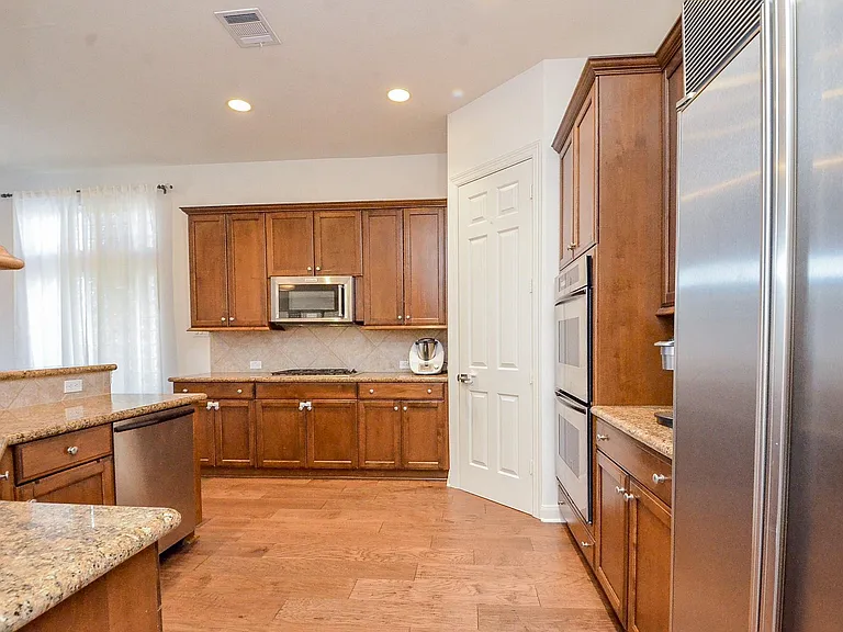 2826 Tudor Mnr — Photo 16