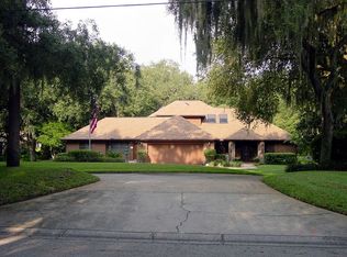 899 Oak Hollow Pl, Brandon, FL 33510