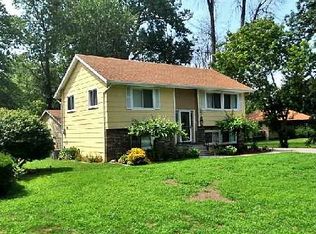 1901 Seaford Dr, Oregon, OH 43616