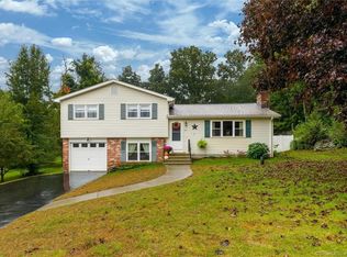 77 Grand View Ter, Brooklyn, CT 06234