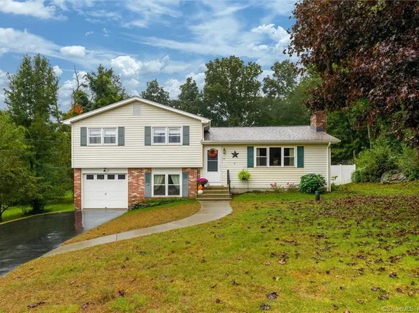 77 Grand View Terrace, Brooklyn, CT 06234