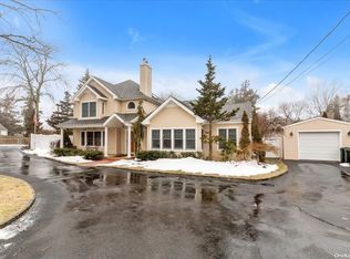 199 Old Field Rd, Centerport, NY 11721