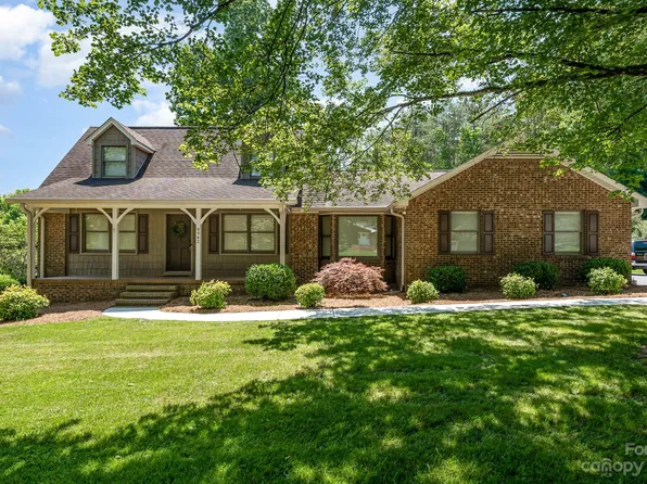 8942 Crestwood Dr, Mount Pleasant, NC 28124