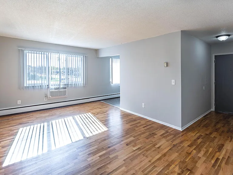 The Heights Apartments — Photo 23