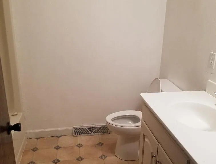 48 Rose Park SW — Photo 9