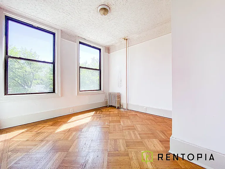 225 S 4th St #3 — Photo 1