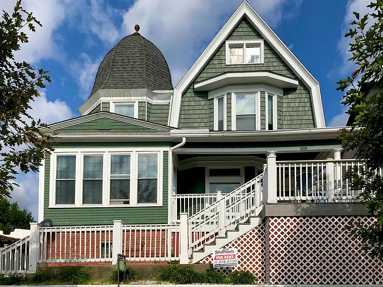 205 Scammel St — Photo 1