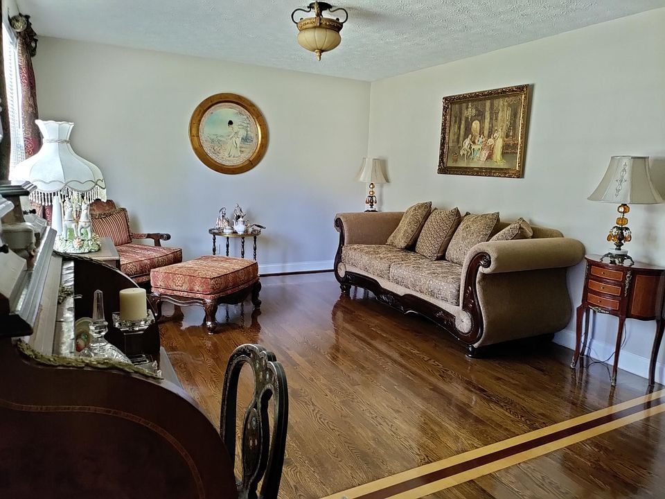 1st image of 2334 Meadow Dr