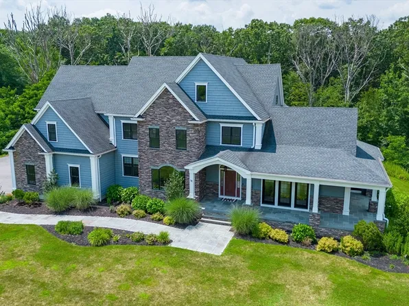 10 Countryside Ln, Franklin, MA 02038