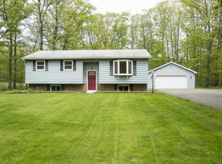 156 Oak Hill Rd, Tannersville, PA 18372