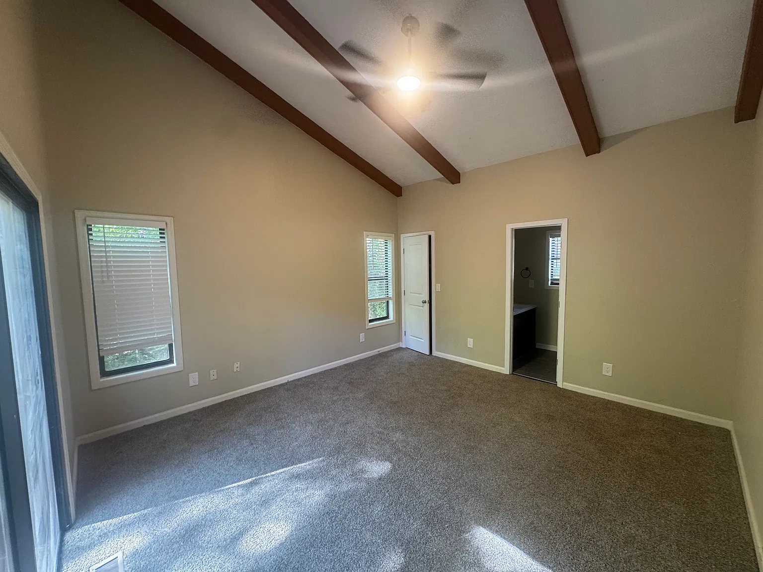3 bed, 2.5 bath, 1391 sqft, $2,500 — Photo 2