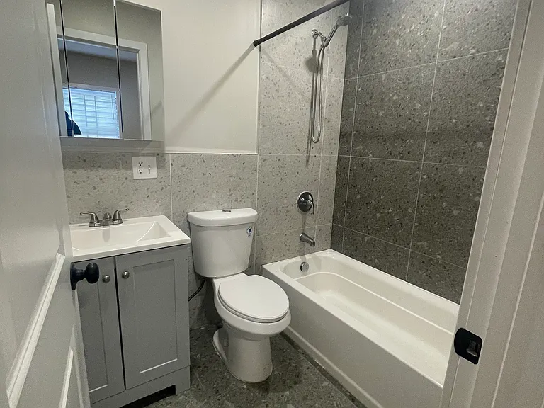 356 S 6th St #1AA — Photo 2