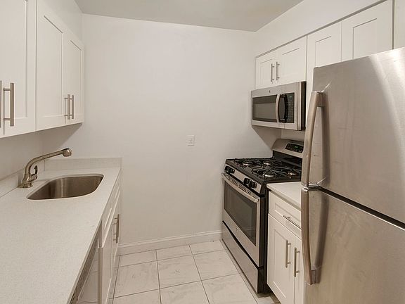 4th image of 250 W 15th St APT G