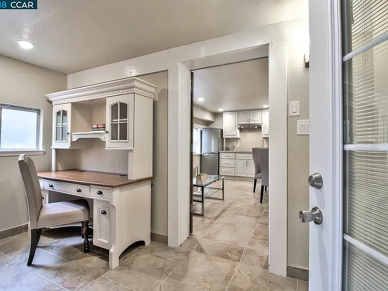 136 Moraga Way #B — Photo 4